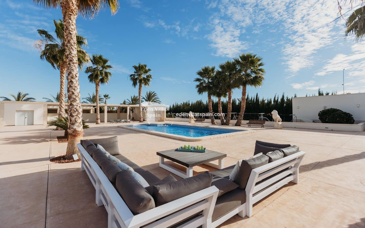 9 soveværelse Finca/Landehus til salg i Santa Pola med swimmingpool - € 2.000.000 (Ref: 9009359)