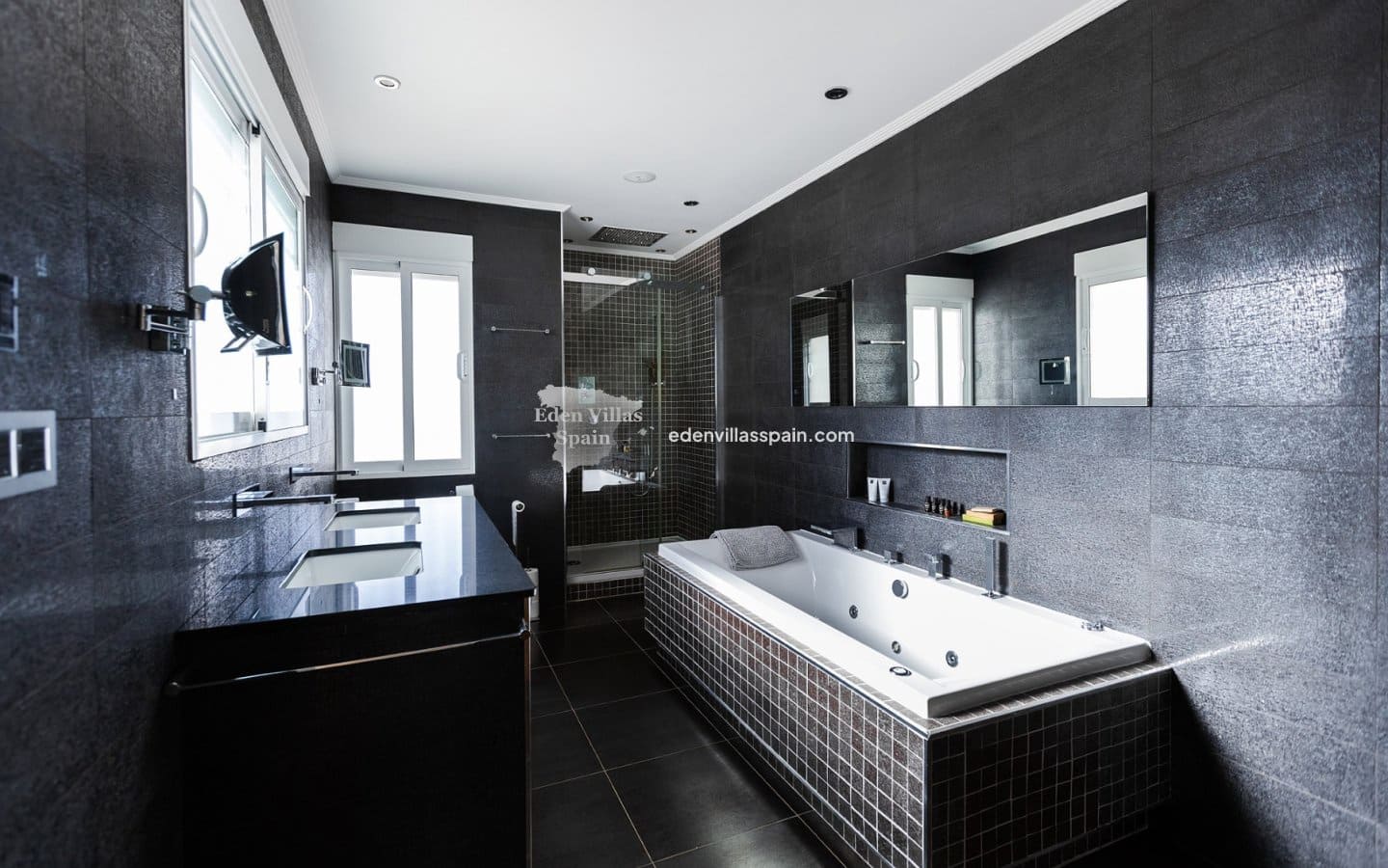 9 soveværelse Finca/Landehus til salg i Santa Pola med swimmingpool - € 2.000.000 (Ref: 9009359)