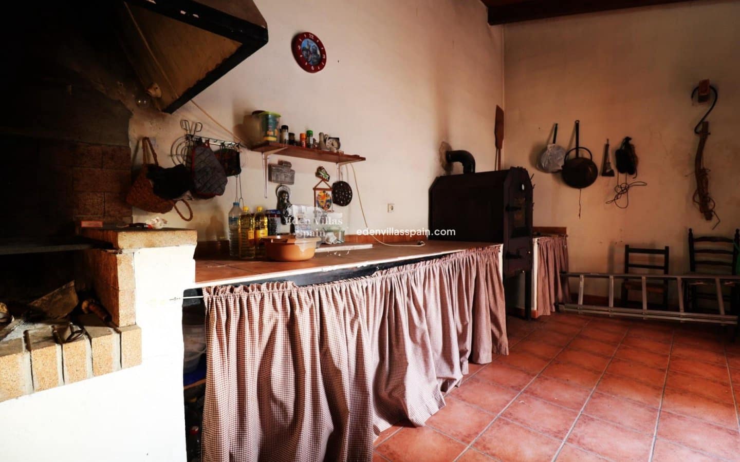 5 bedroom Finca/Country House for sale in Alicante / Alacant city - € 380,000 (Ref: 9027223)
