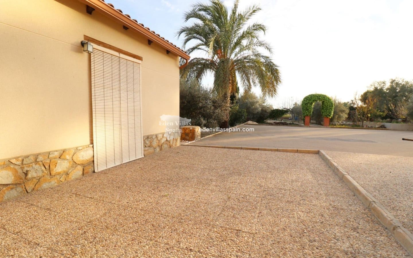 5 bedroom Finca/Country House for sale in Alicante / Alacant city - € 380,000 (Ref: 9027223)
