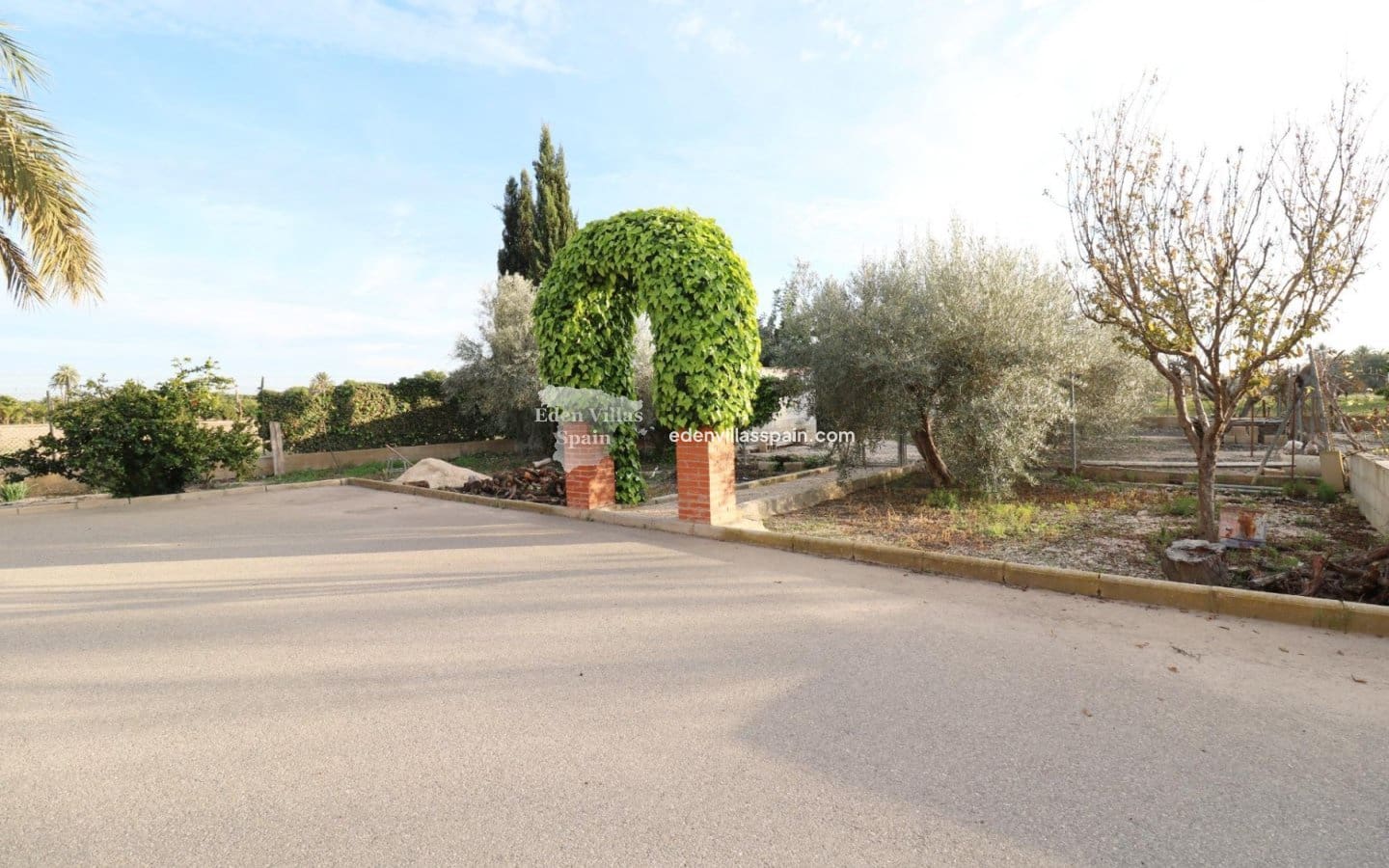 5 bedroom Finca/Country House for sale in Alicante / Alacant city - € 380,000 (Ref: 9027223)