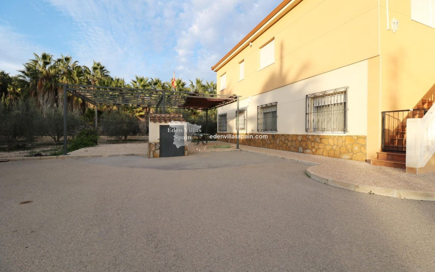 5 bedroom Finca/Country House for sale in Alicante / Alacant city - € 380,000 (Ref: 9027223)
