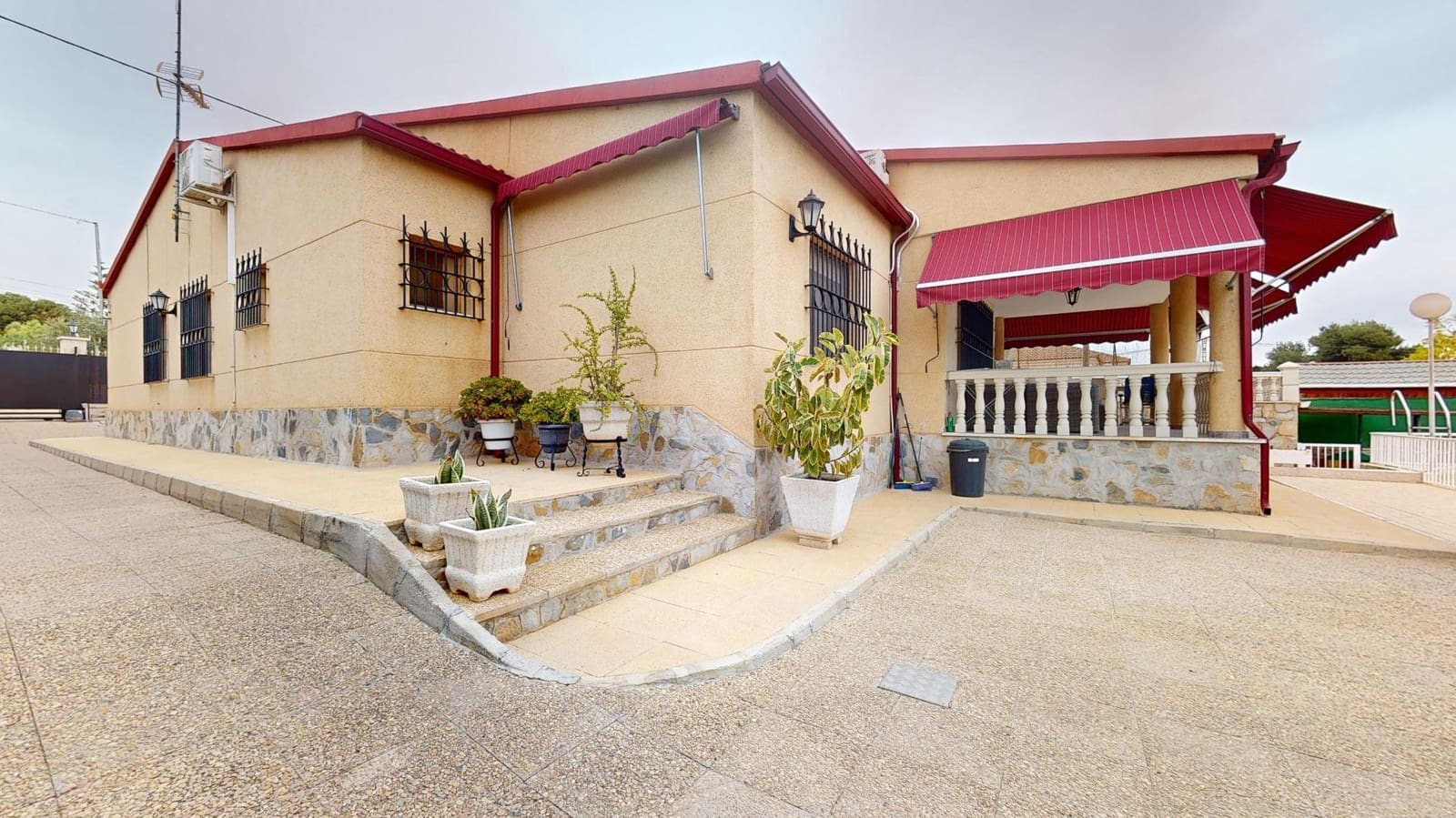 4 soveværelse Finca/Landehus til salg i Elche / Elx med swimmingpool - € 499.999 (Ref: 9050038)