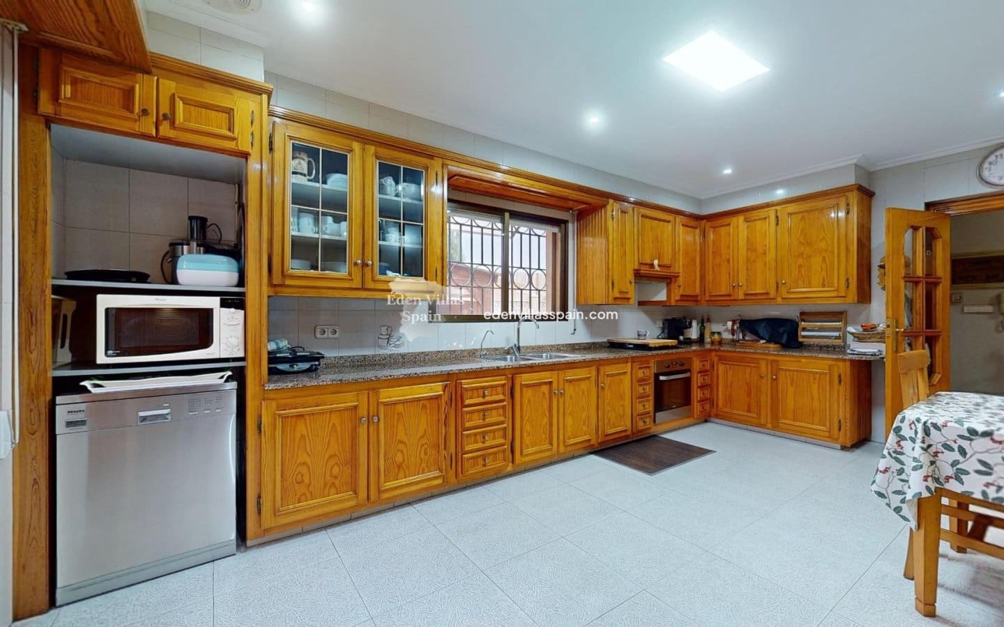 4 slaapkamer Finca/Landhuis te koop in Alicante stad met zwembad - € 499.999 (Ref: 9050040)