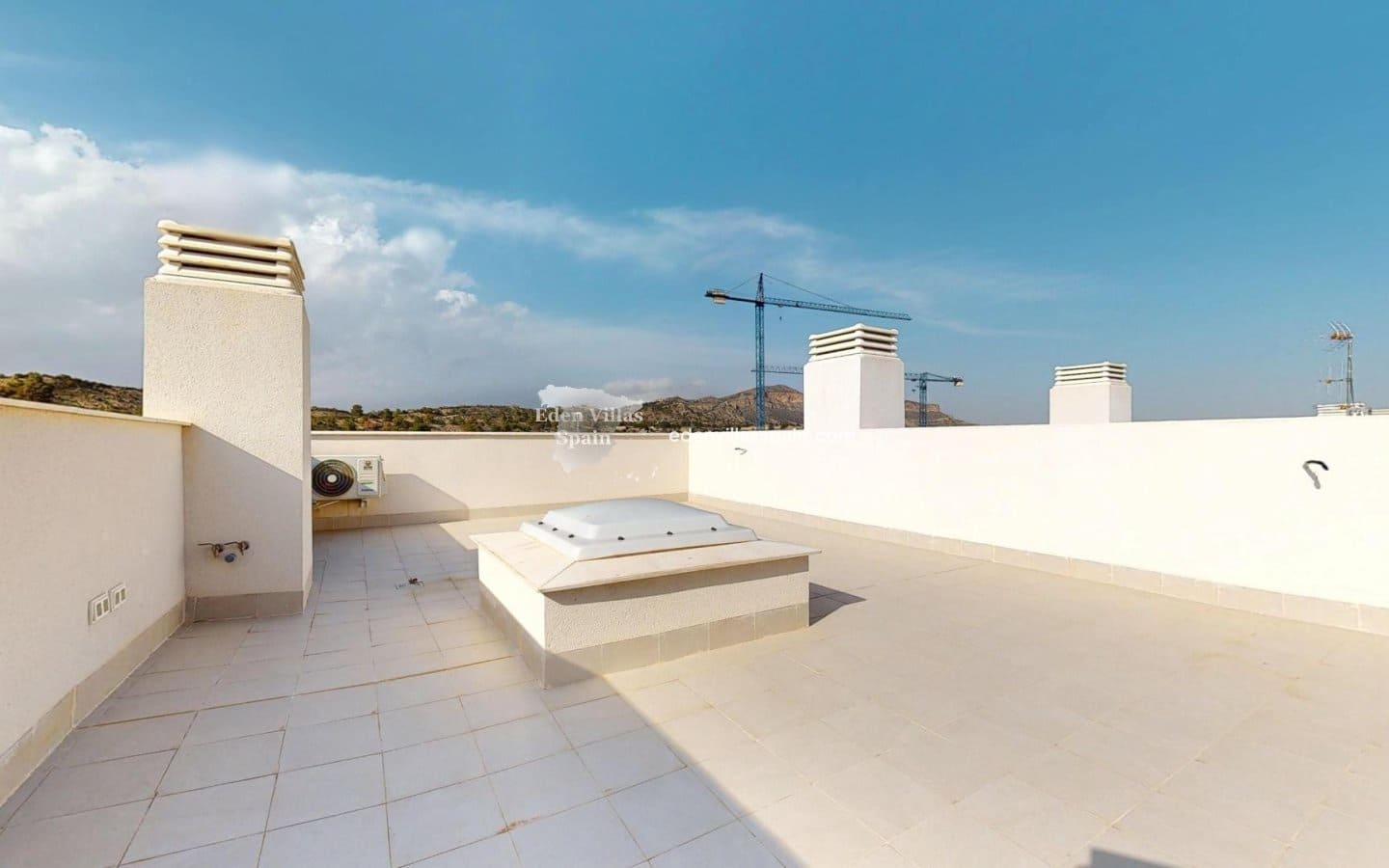 3 soveværelse Bungalow til salg i Monforte del Cid med swimmingpool - € 314.000 (Ref: 9051743)