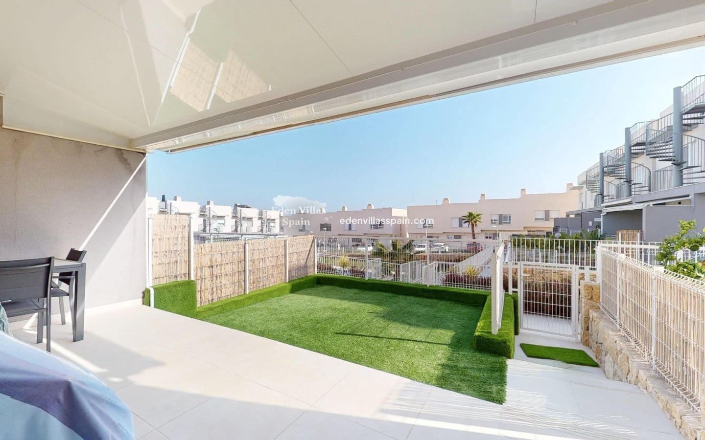 3 soveværelse Bungalow til salg i Alicante by med swimmingpool - € 314.000 (Ref: 9051744)