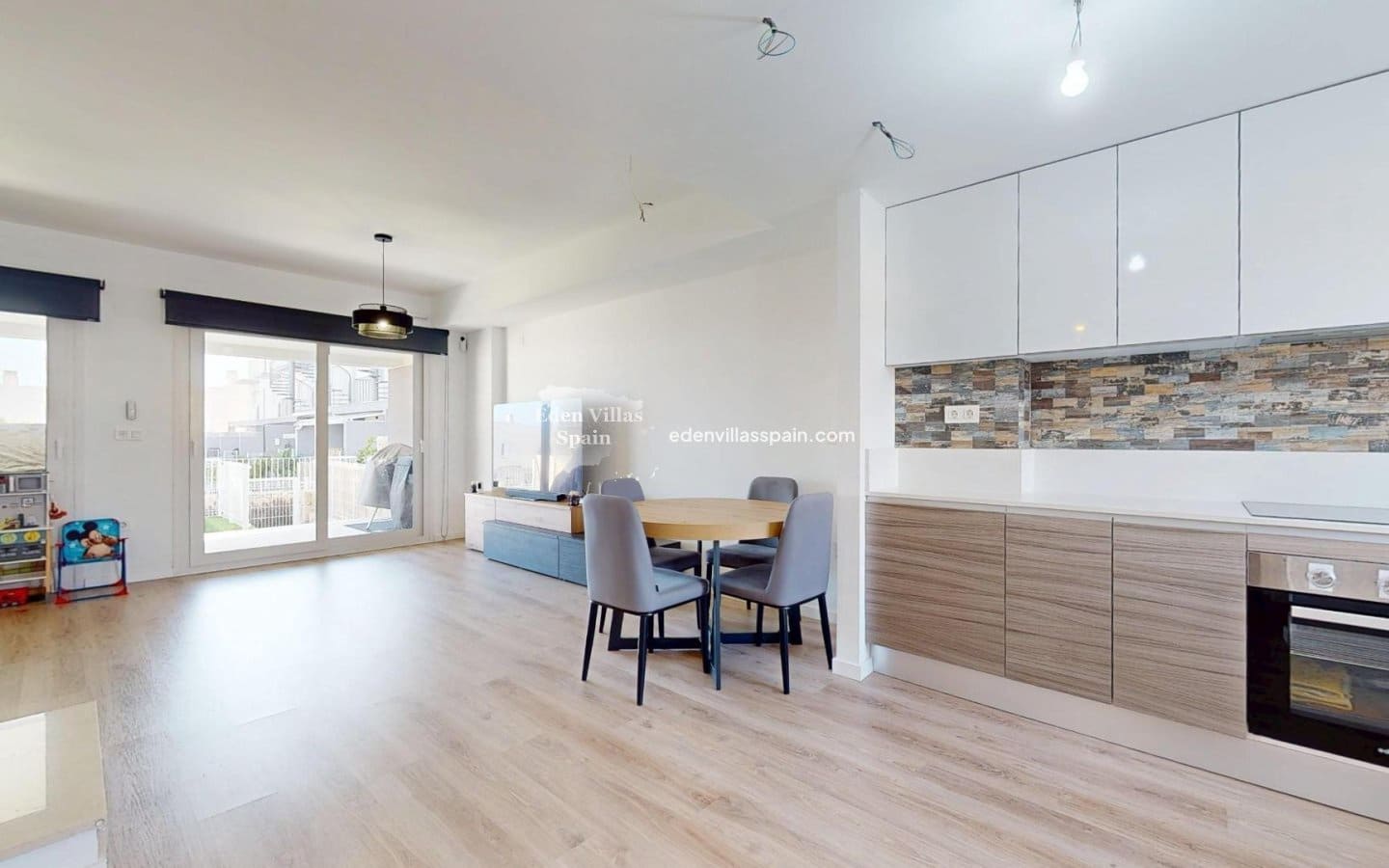 3 soveværelse Bungalow til salg i Alicante by med swimmingpool - € 314.000 (Ref: 9051744)