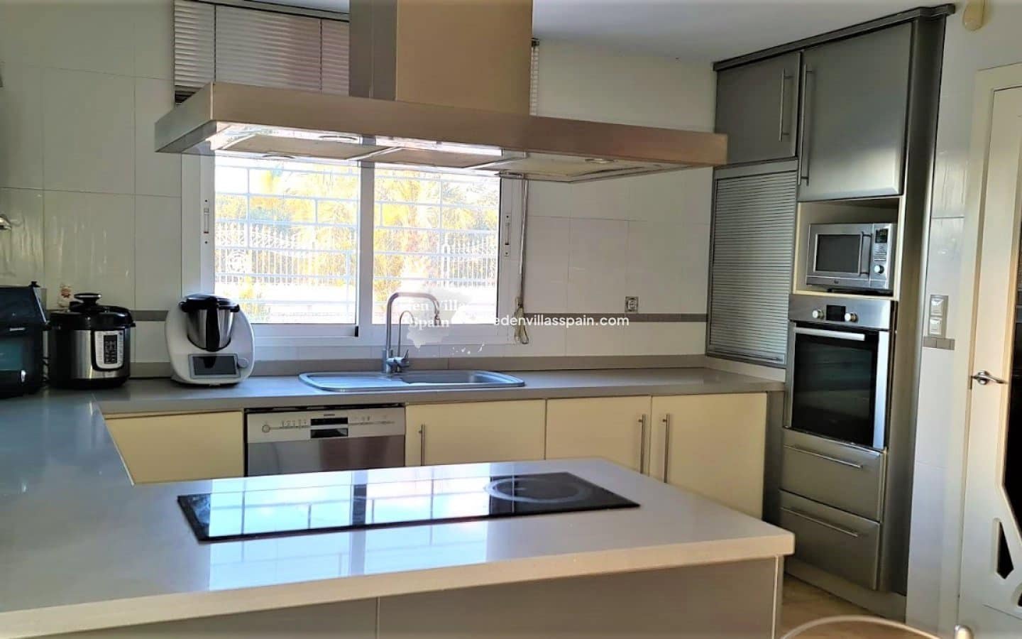 7 bedroom Villa for sale in Alicante / Alacant city with pool - € 440,000 (Ref: 9058300)