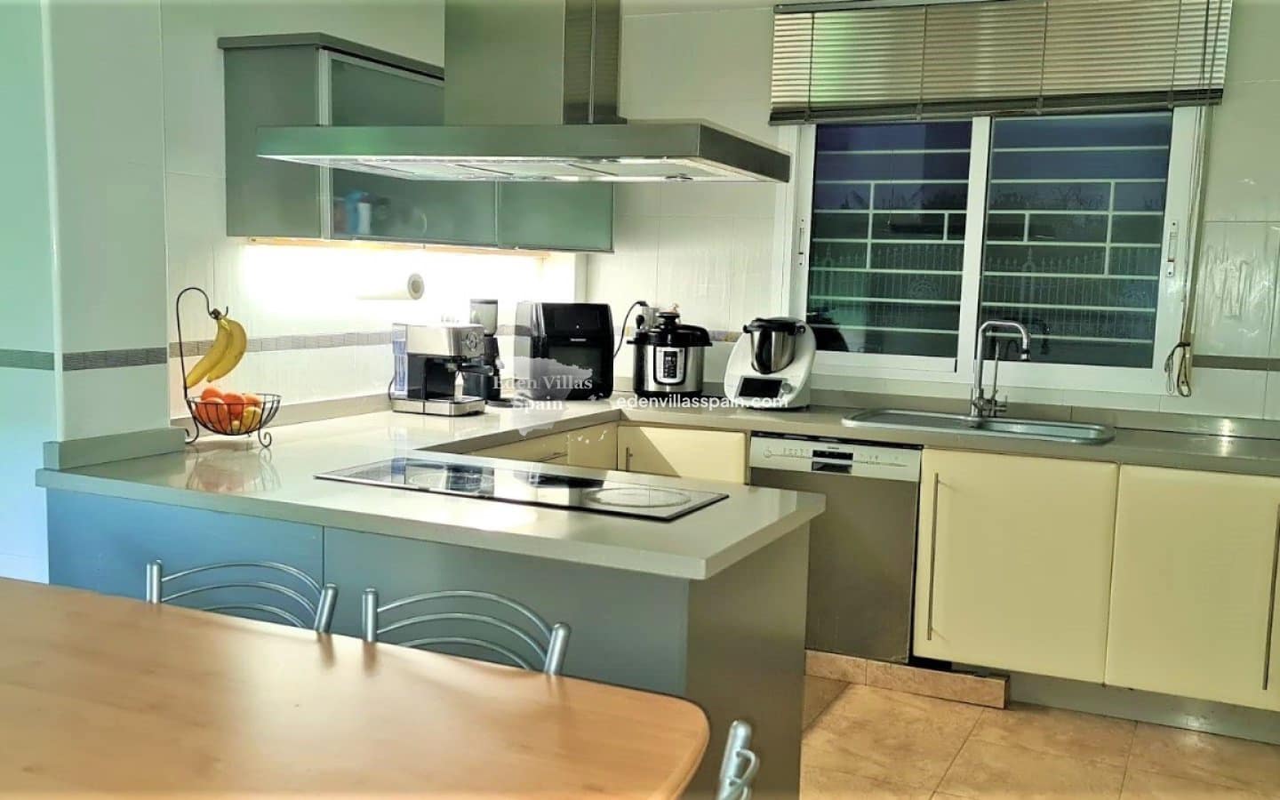 7 bedroom Villa for sale in Alicante / Alacant city with pool - € 440,000 (Ref: 9058300)