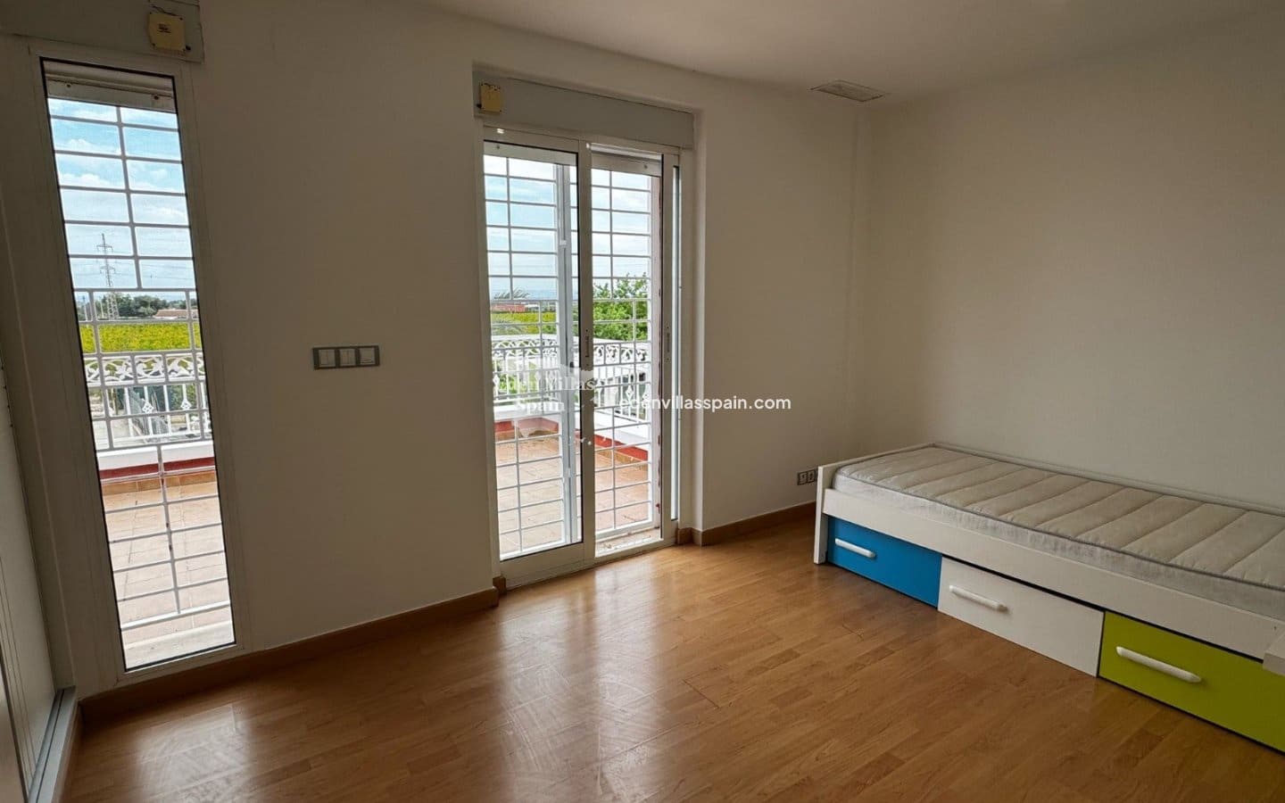 7 bedroom Villa for sale in Alicante / Alacant city with pool - € 440,000 (Ref: 9058300)