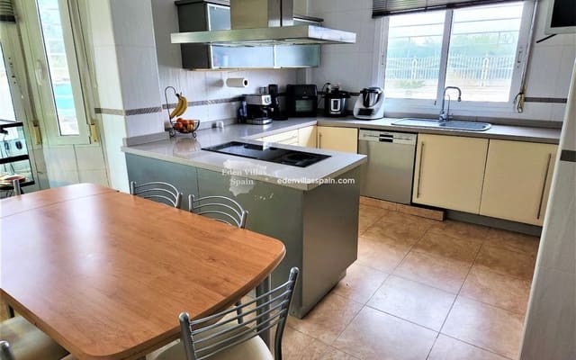 7 soveværelse Villa til salg i Alicante by med swimmingpool - € 440.000 (Ref: 9058300)