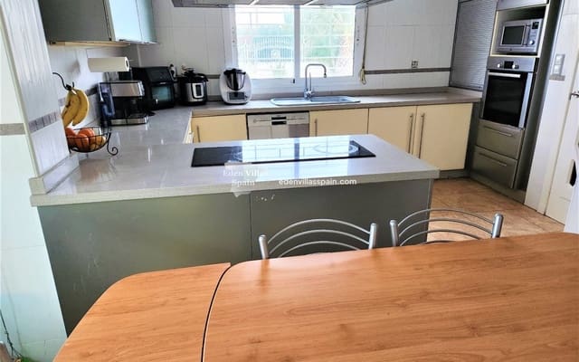 7 soveværelse Villa til salg i Alicante by med swimmingpool - € 440.000 (Ref: 9058300)