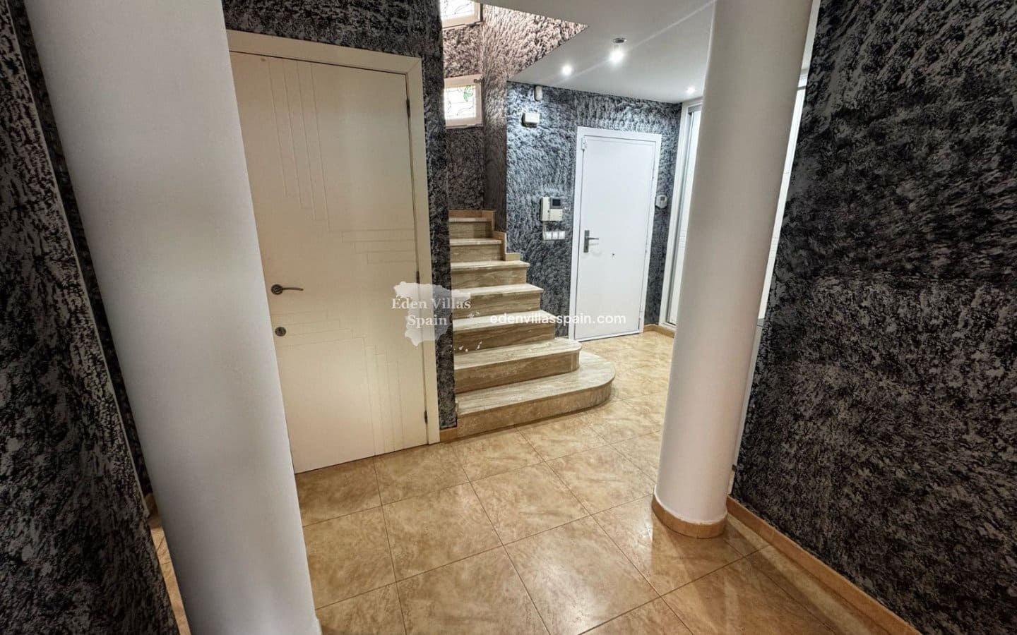 7 bedroom Villa for sale in Alicante / Alacant city with pool - € 440,000 (Ref: 9058300)