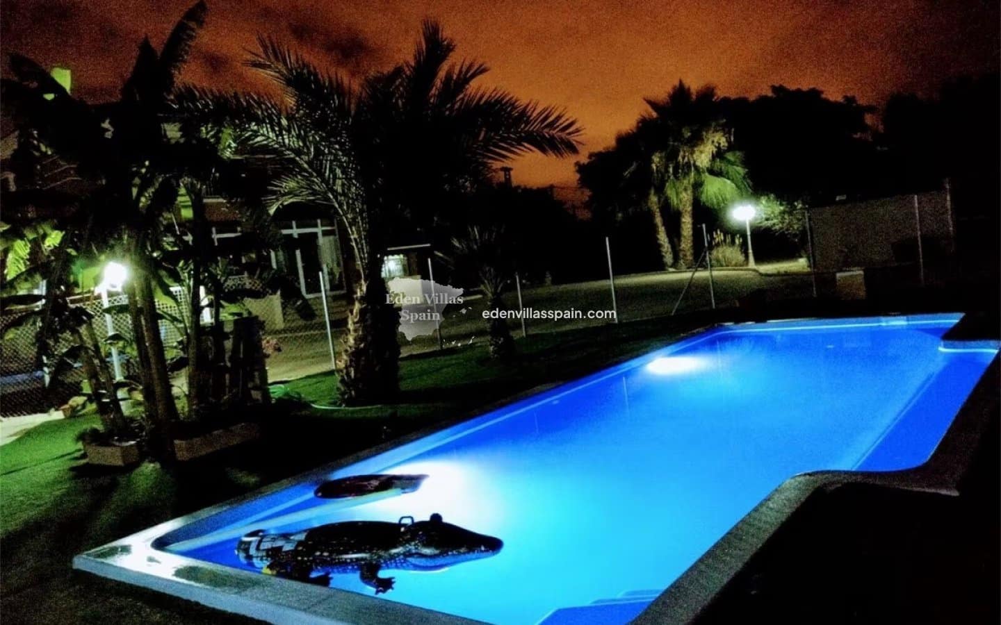 7 bedroom Villa for sale in Alicante / Alacant city with pool - € 440,000 (Ref: 9058300)