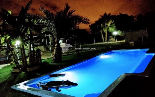 7 soveværelse Villa til salg i Alicante by med swimmingpool - € 440.000 (Ref: 9058300)