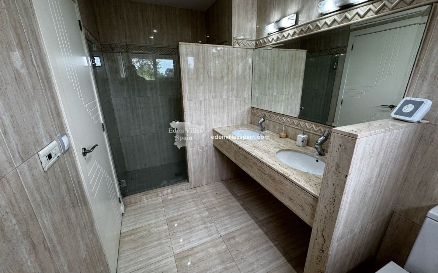 7 bedroom Villa for sale in Alicante / Alacant city with pool - € 440,000 (Ref: 9058300)