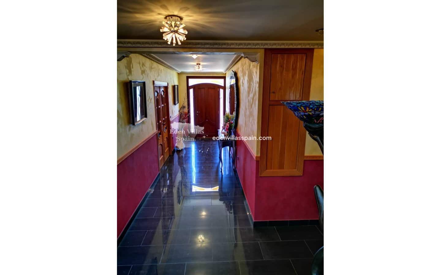 4 bedroom Finca/Country House for sale in Alicante / Alacant city with pool - € 450,000 (Ref: 9075966)