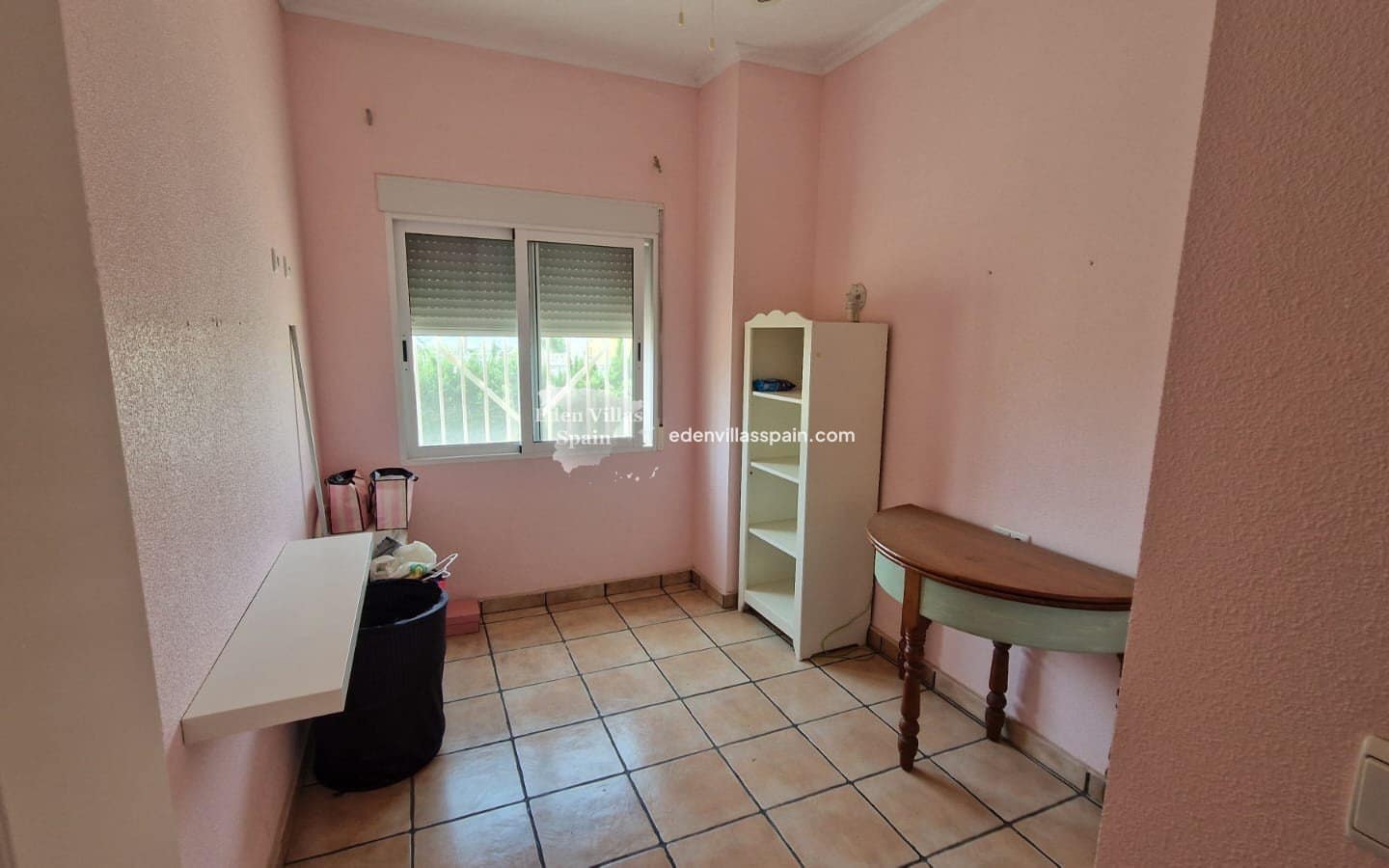 8 bedroom Villa for sale in San Fulgencio with pool - € 379,900 (Ref: 9096233)