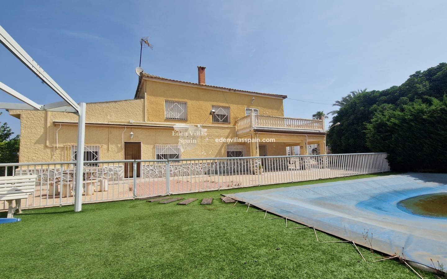 8 bedroom Villa for sale in San Fulgencio with pool - € 379,900 (Ref: 9096233)