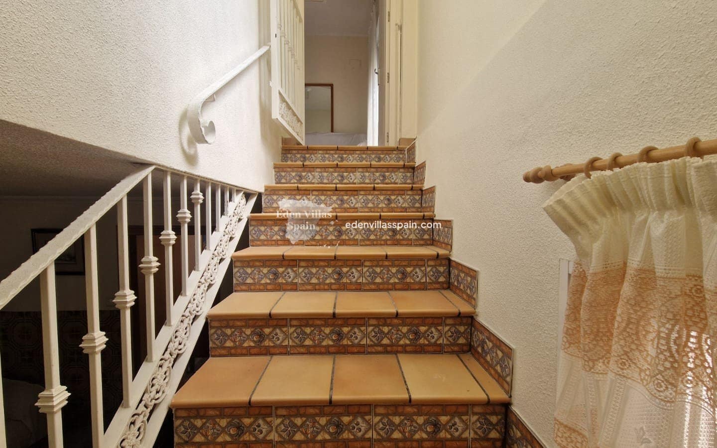 8 bedroom Villa for sale in San Fulgencio with pool - € 379,900 (Ref: 9096233)