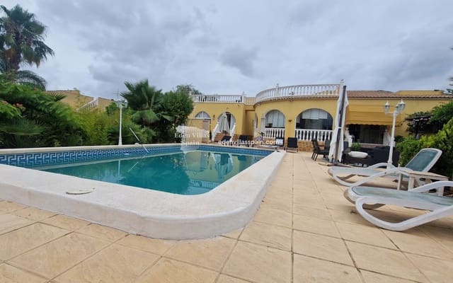 4 sovrum Finca/Hus på landet till salu i Catral med pool - 415 000 € (Ref: 9112708)