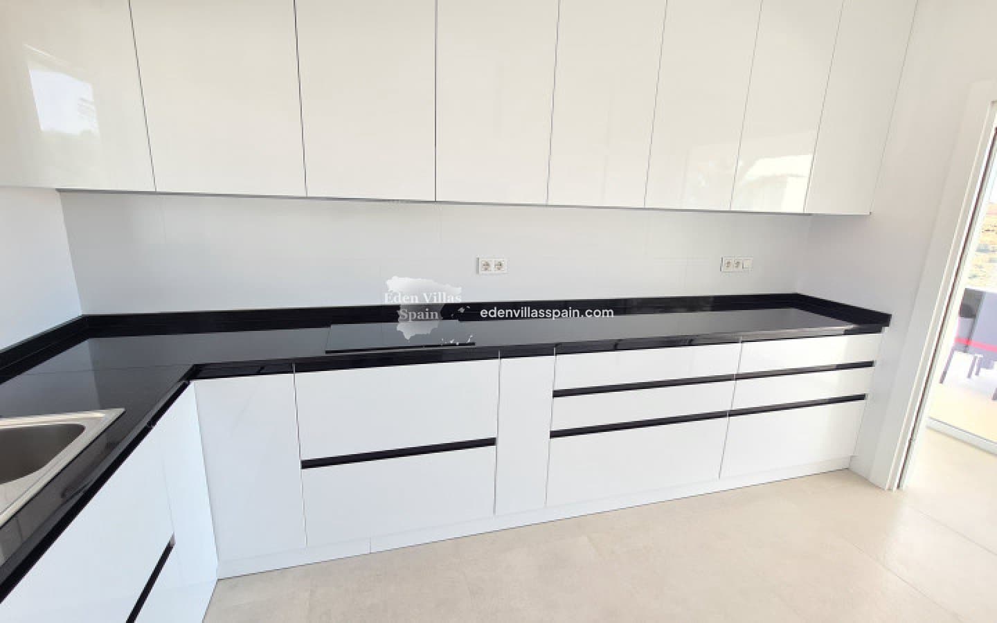 6 makuuhuone Huvila myytävänä paikassa La Marina mukana uima-altaan - 1 590 000 € (Ref: 9175087)