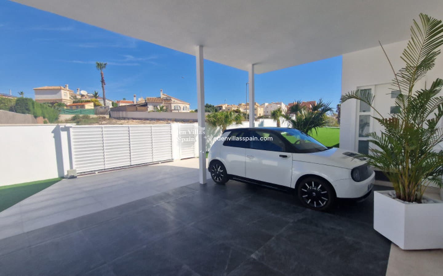 6 makuuhuone Huvila myytävänä paikassa La Marina mukana uima-altaan - 1 590 000 € (Ref: 9175087)