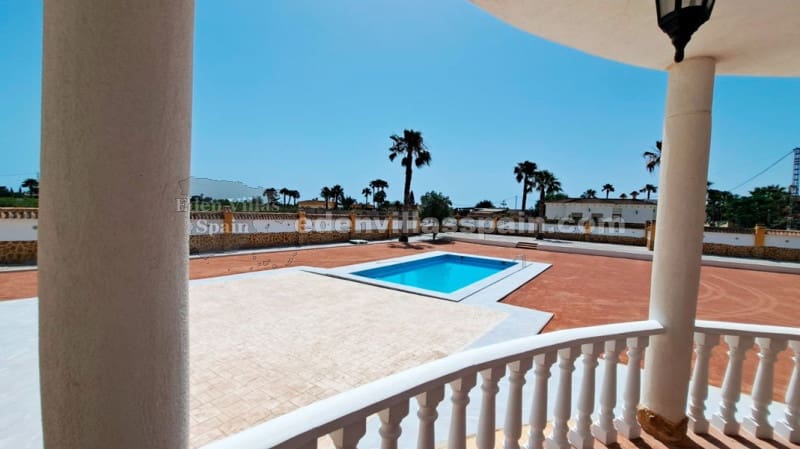 3 soveværelse Villa til salg i Catral med swimmingpool - € 385.000 (Ref: 9175786)