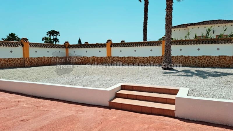 3 soveværelse Villa til salg i Catral med swimmingpool - € 385.000 (Ref: 9175786)