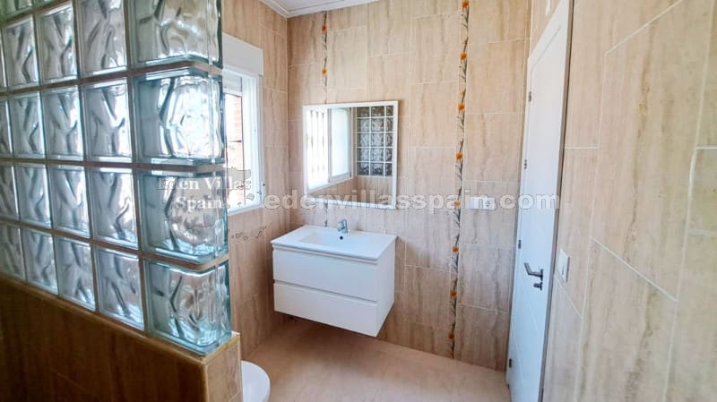 3 soveværelse Villa til salg i Catral med swimmingpool - € 385.000 (Ref: 9175786)