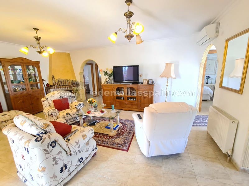 3 soverom Villa til salgs i Alicante by med svømmebasseng - € 375 000 (Ref: 9191877)