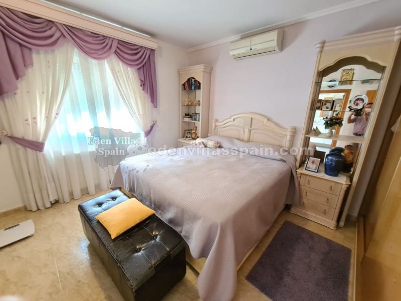 3 soverom Villa til salgs i Alicante by med svømmebasseng - € 375 000 (Ref: 9191877)