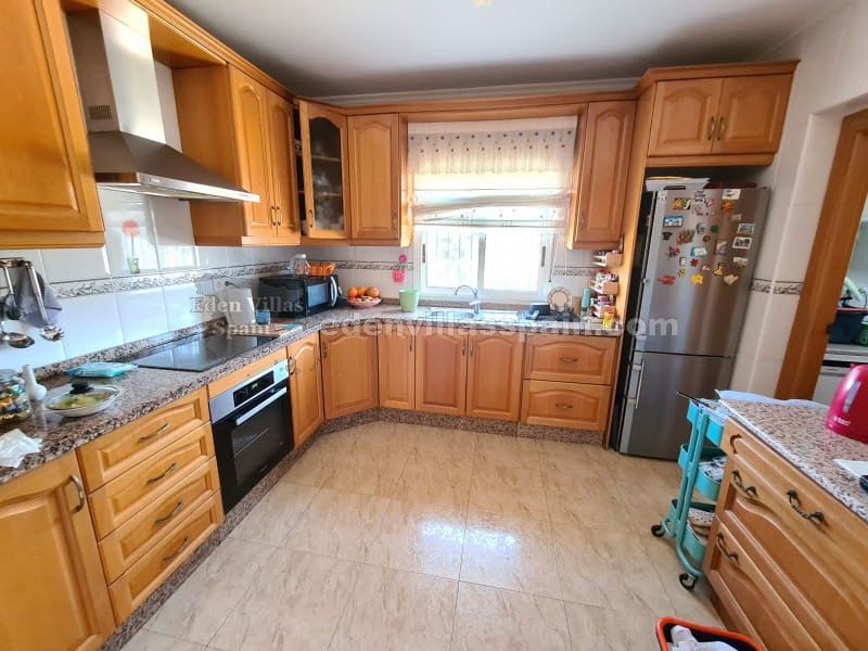 3 soverom Villa til salgs i Alicante by med svømmebasseng - € 375 000 (Ref: 9191879)