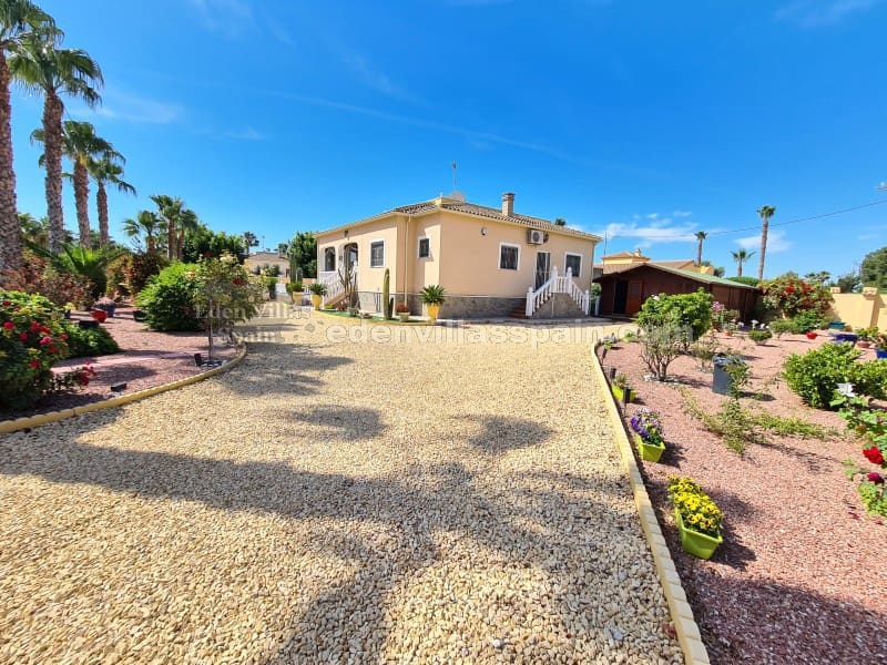 3 soverom Villa til salgs i Alicante by med svømmebasseng - € 375 000 (Ref: 9191879)