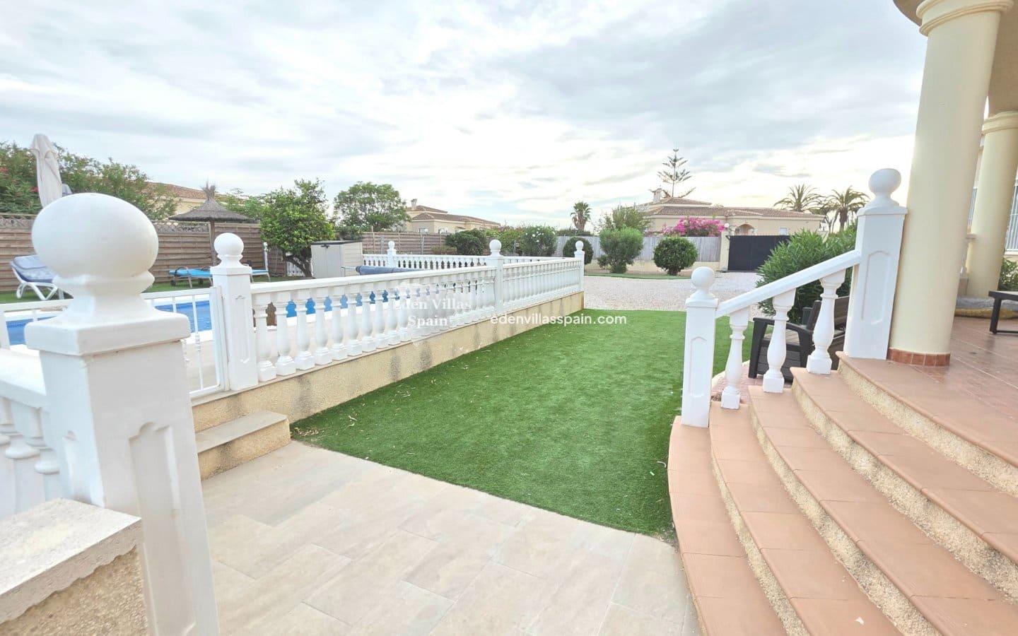 5 Zimmer Villa zu verkaufen in Santa Pola mit Pool - 520.000 € (Ref: 9207791)