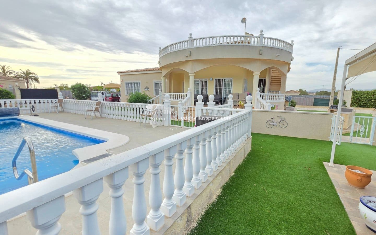 5 Zimmer Villa zu verkaufen in Santa Pola mit Pool - 520.000 € (Ref: 9207791)