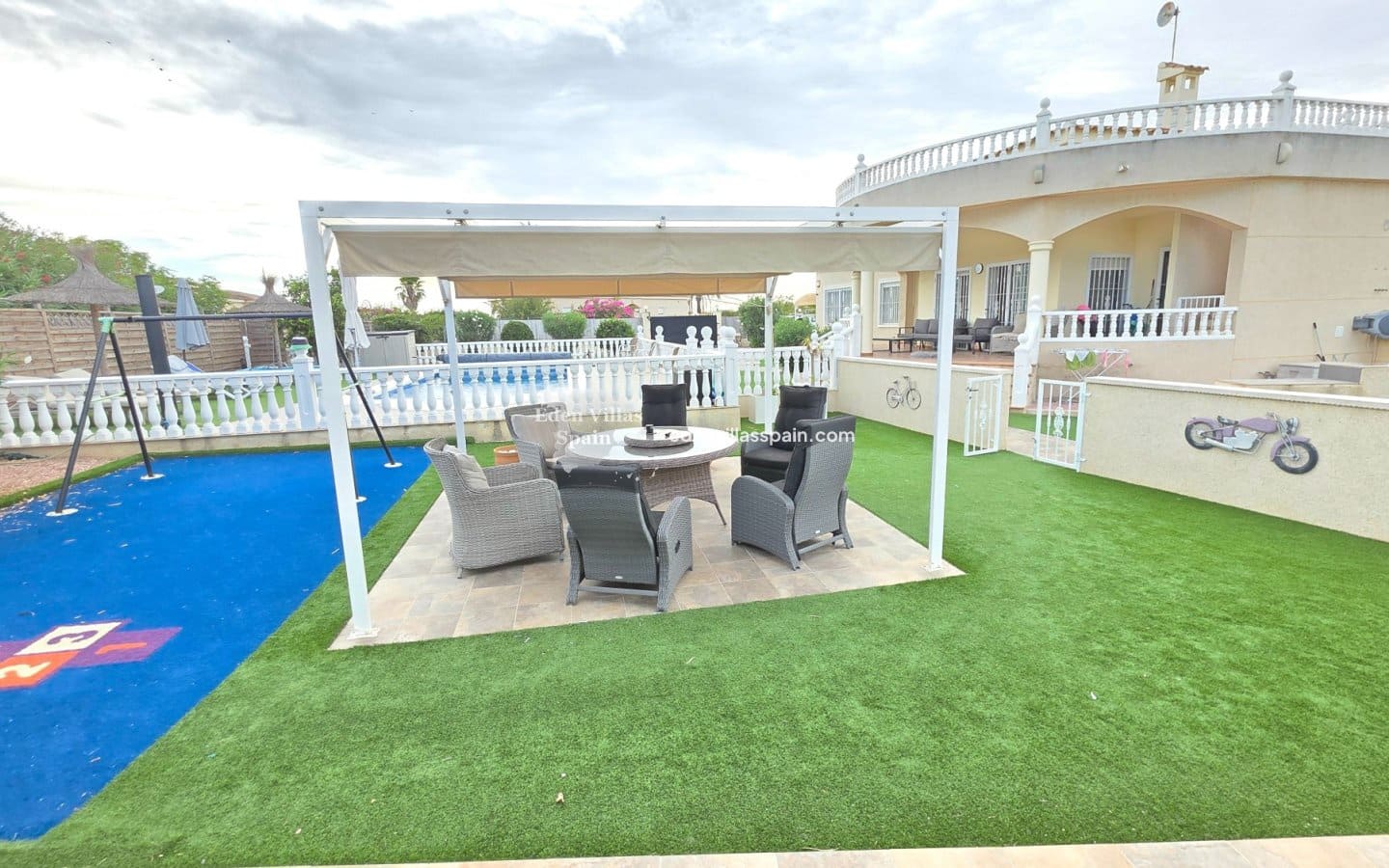 5 Zimmer Villa zu verkaufen in Santa Pola mit Pool - 520.000 € (Ref: 9207791)
