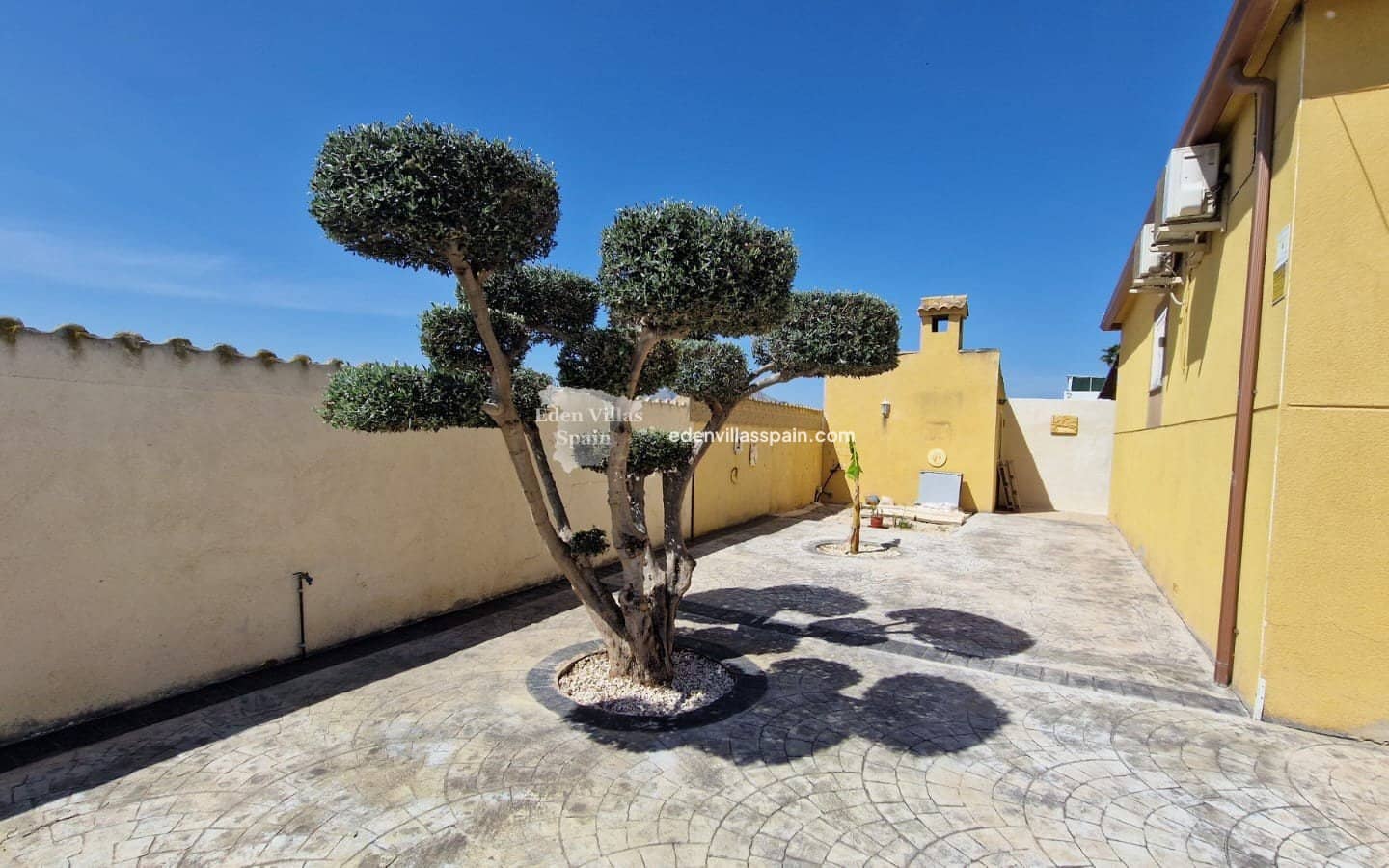 3 soveværelse Villa til salg i Catral med swimmingpool - € 299.500 (Ref: 9211548)