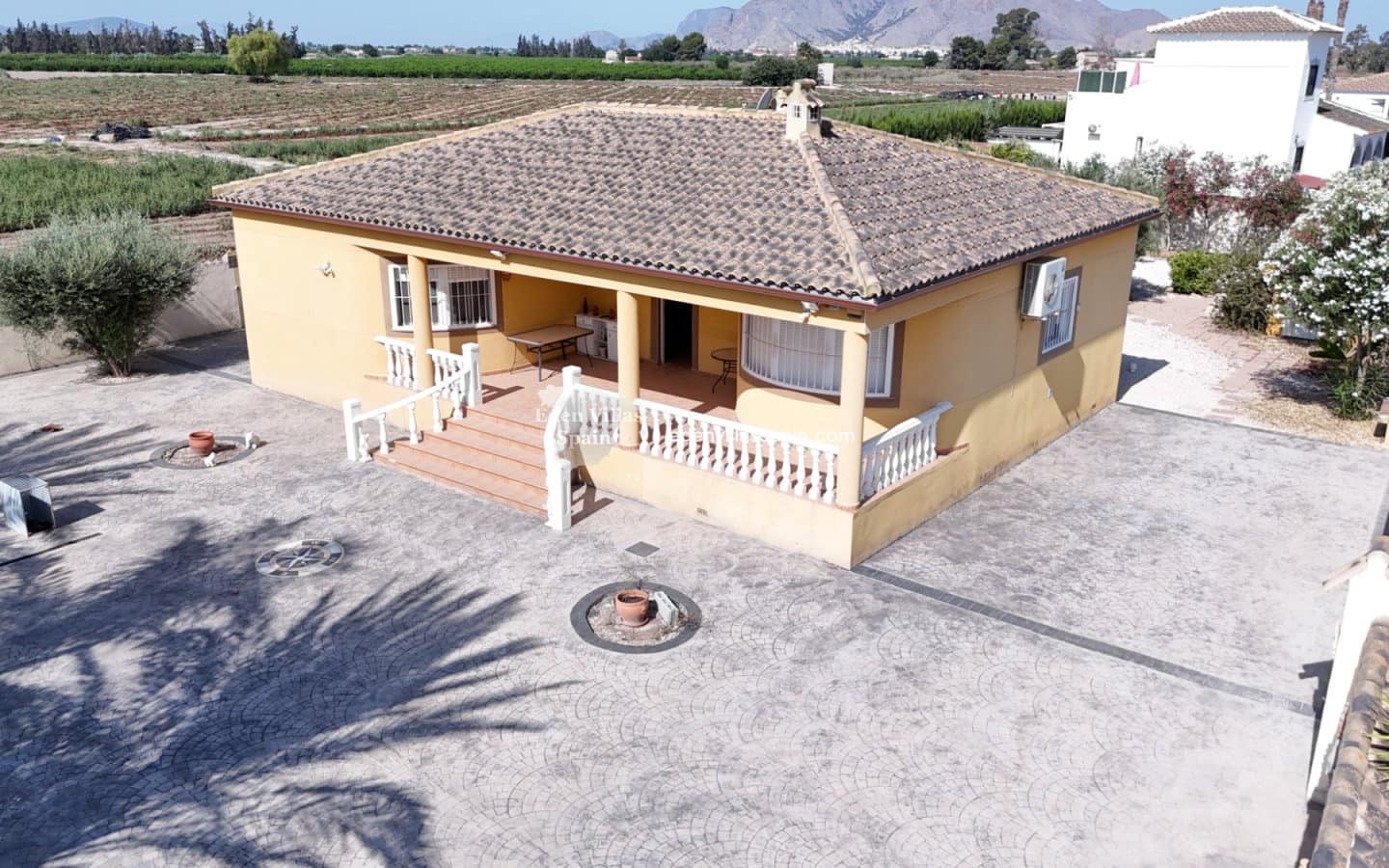 3 soveværelse Villa til salg i Catral med swimmingpool - € 299.500 (Ref: 9211548)