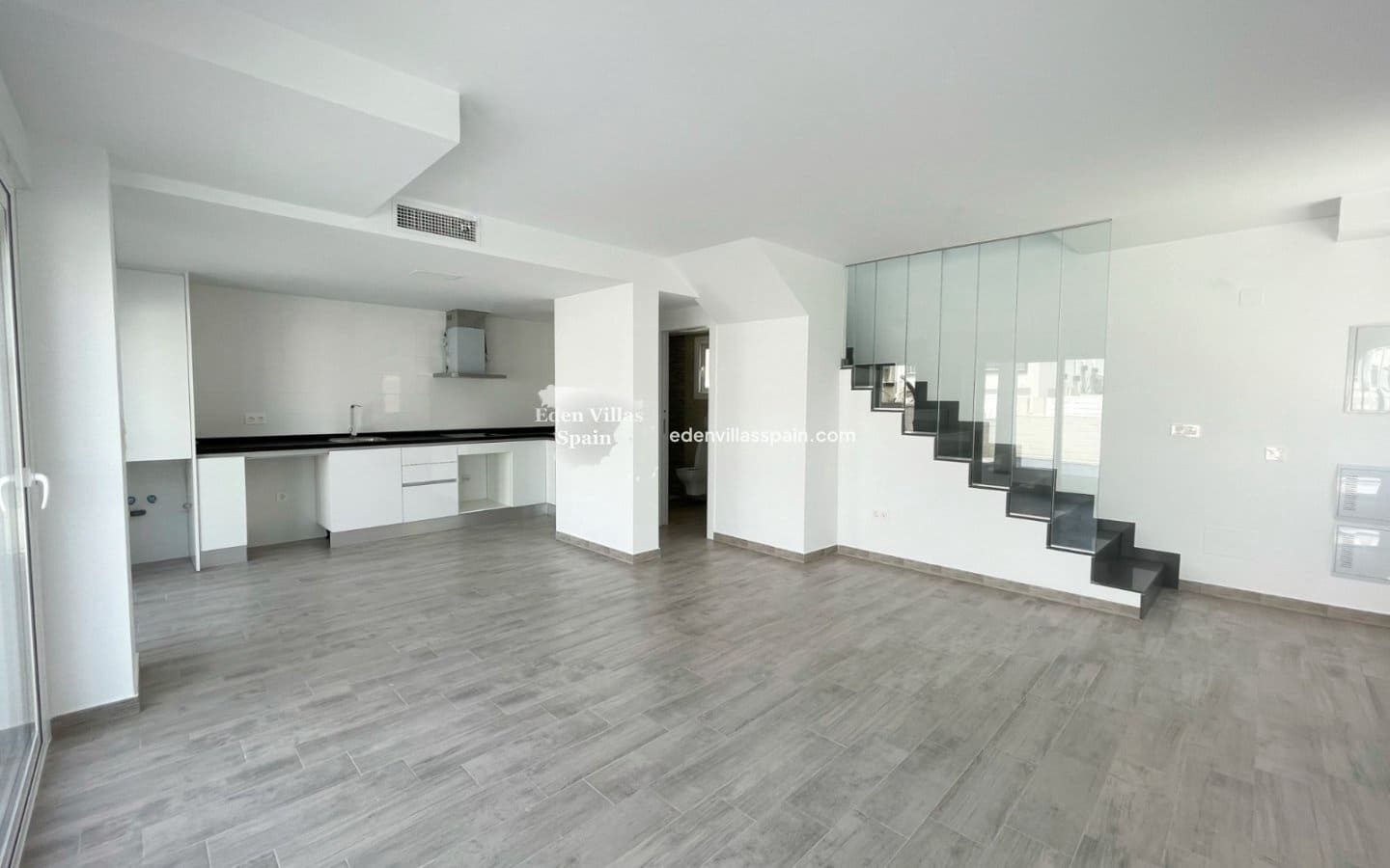 3 soveværelse Semi-Rækkehus til salg i Alicante by med swimmingpool - € 395.000 (Ref: 9219366)