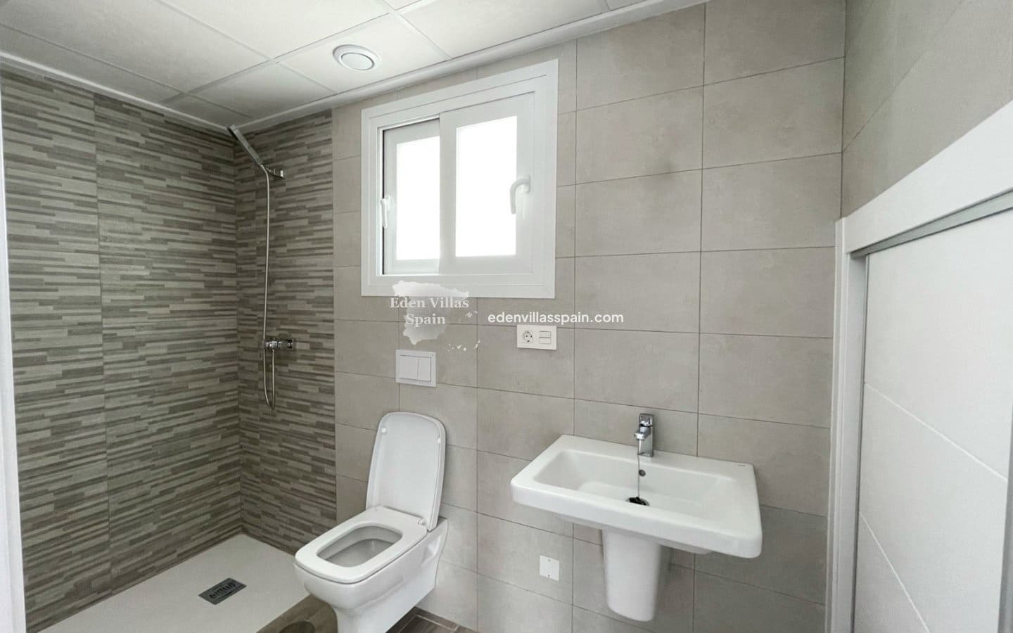 3 soveværelse Semi-Rækkehus til salg i Alicante by med swimmingpool - € 395.000 (Ref: 9219366)