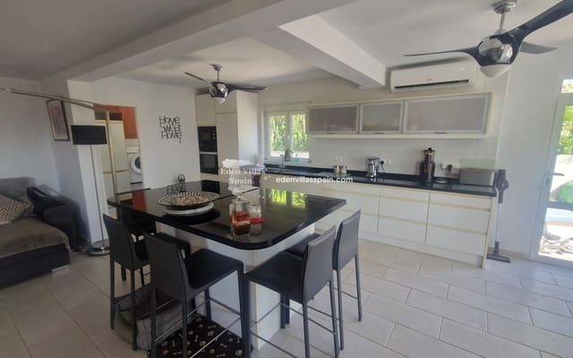 4 soveværelse Finca/Landehus til salg i Alicante by med swimmingpool - € 565.000 (Ref: 9253896)