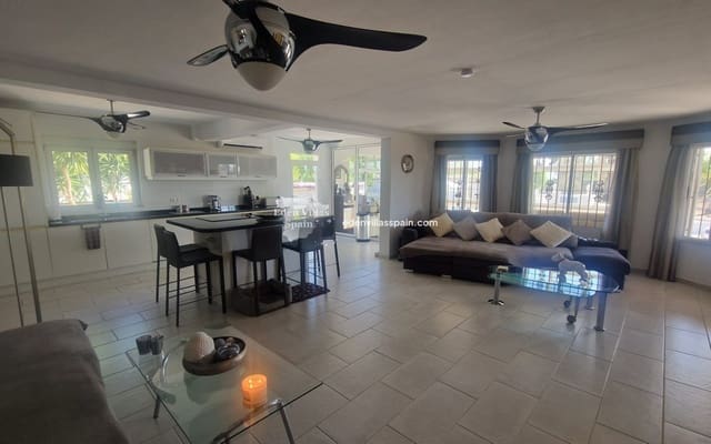 4 bedroom Villa for sale in Callosa de Segura with pool - € 565,000 (Ref: 9253900)