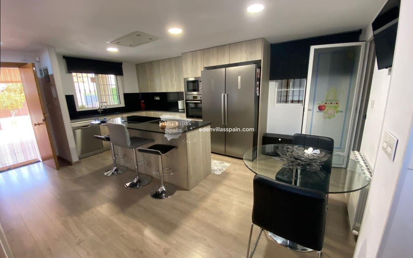 4 bedroom Villa for sale in Alicante / Alacant city with pool - € 430,000 (Ref: 9315193)