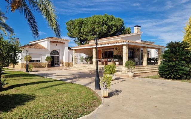4 slaapkamer Villa te koop in Elche / Elx met zwembad - € 549.000 (Ref: 9331424)