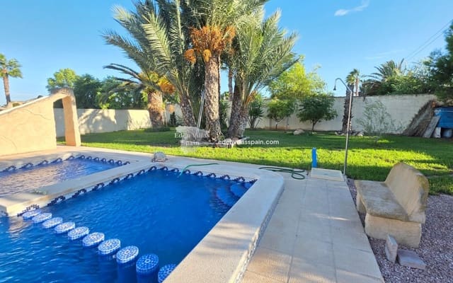 4 soveværelse Finca/Landehus til salg i Catral med swimmingpool garage - € 389.000 (Ref: 9335564)