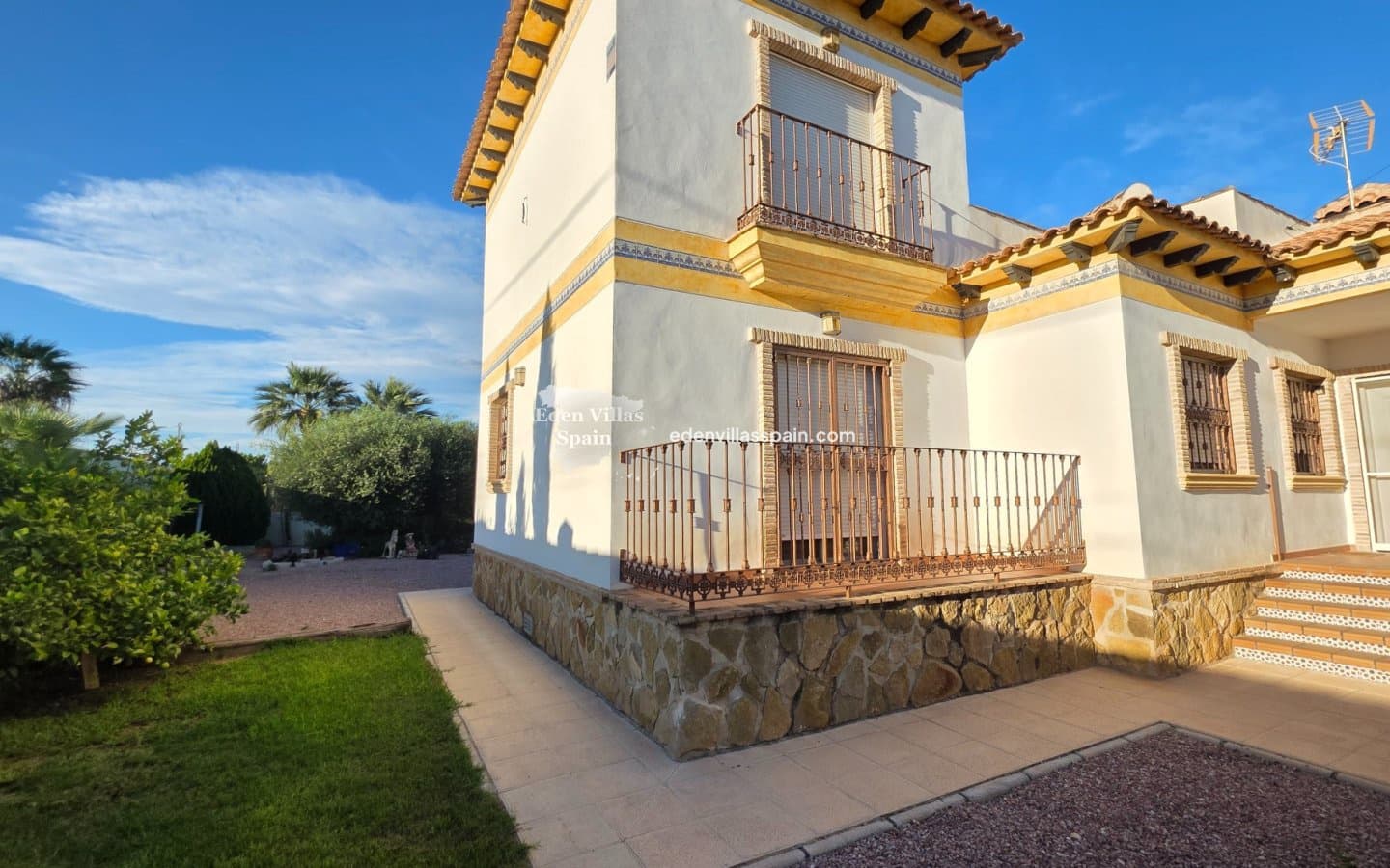 4 slaapkamer Villa te koop in Alicante stad met zwembad - € 389.000 (Ref: 9335566)