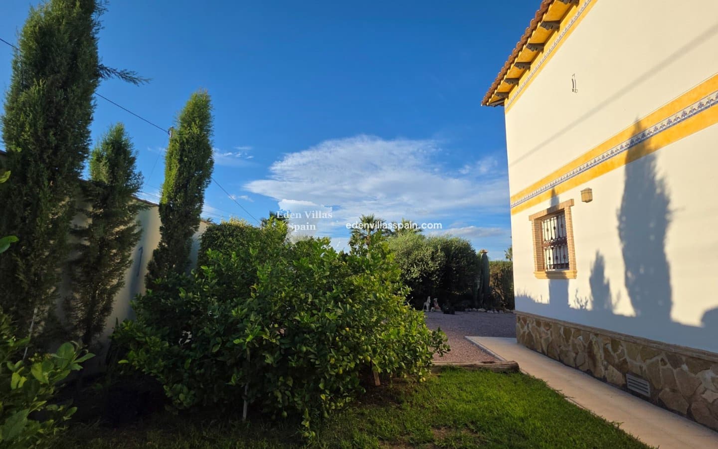 4 slaapkamer Villa te koop in Alicante stad met zwembad - € 389.000 (Ref: 9335566)