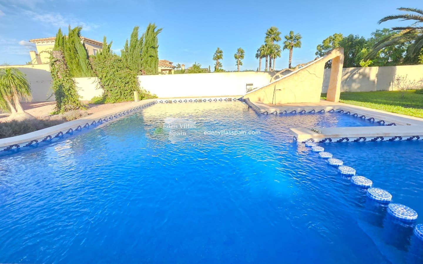 4 slaapkamer Villa te koop in Alicante stad met zwembad - € 389.000 (Ref: 9335566)