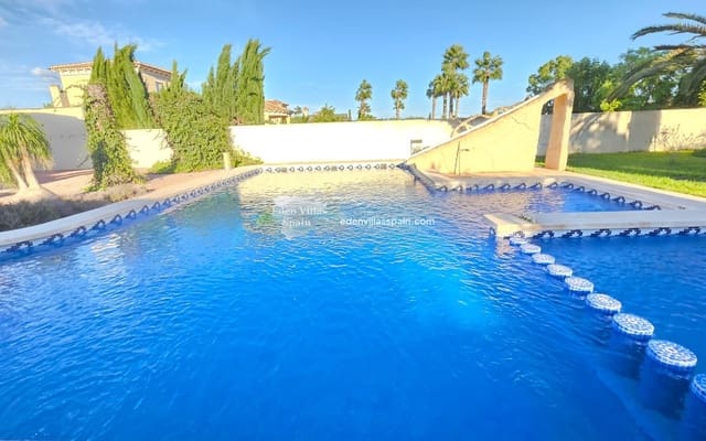 4 slaapkamer Villa te koop in Alicante stad met zwembad - € 389.000 (Ref: 9335566)